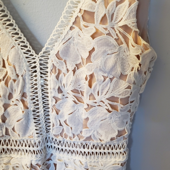 Romeo and Juliet Couture Double V Midi - Picture 5 of 7